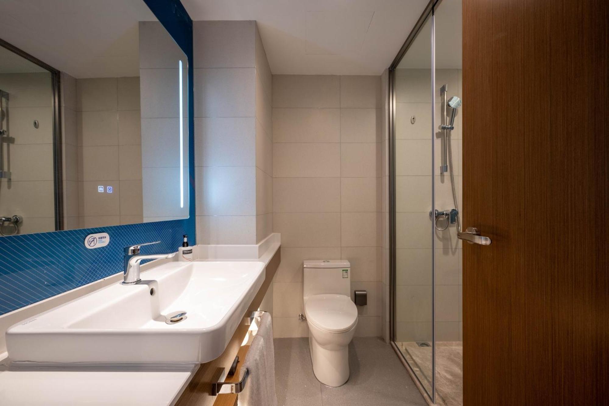 Holiday Inn Express Shanghai Pujiang Lianhang Road By Ihg Kültér fotó