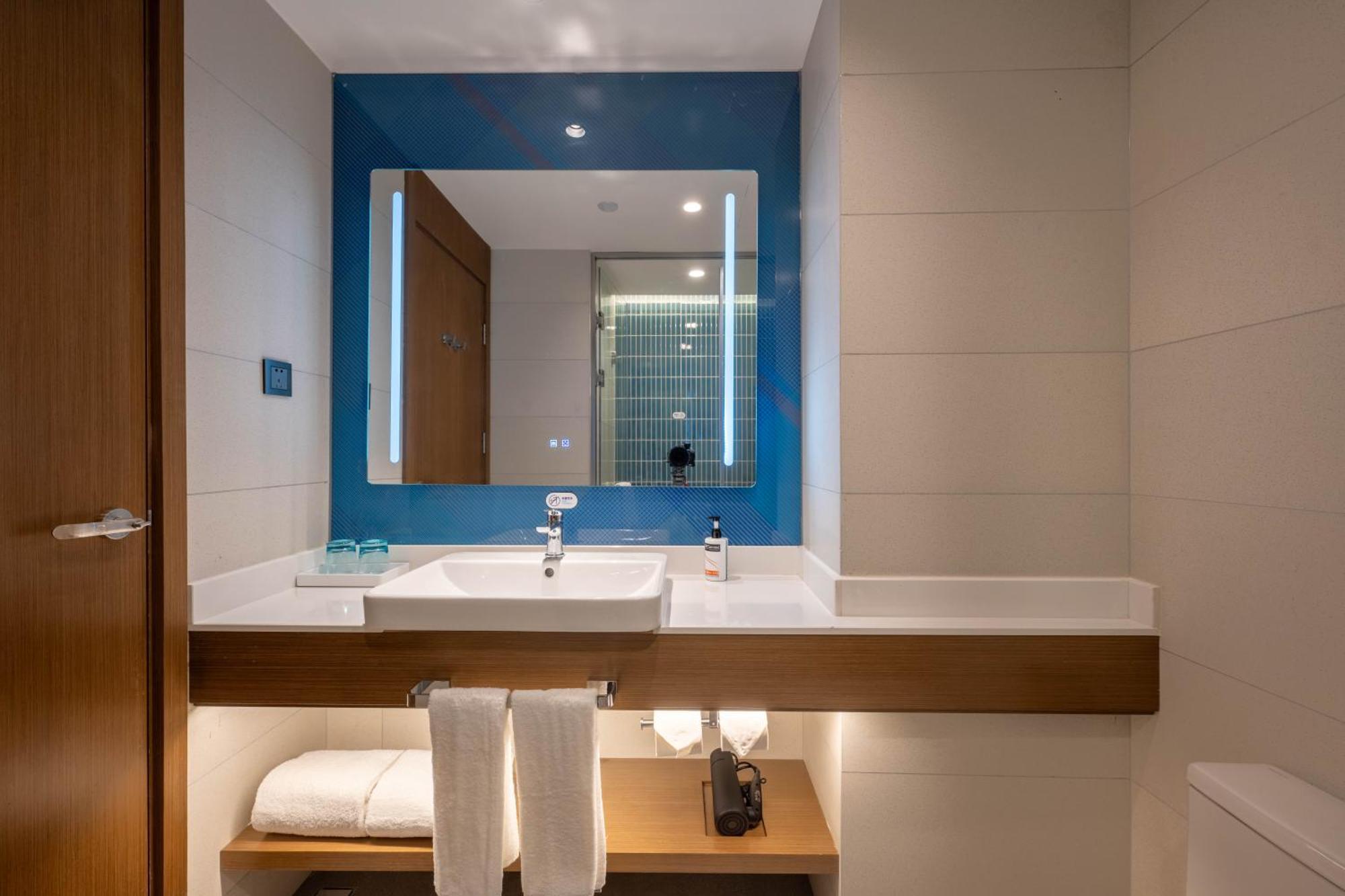 Holiday Inn Express Shanghai Pujiang Lianhang Road By Ihg Kültér fotó